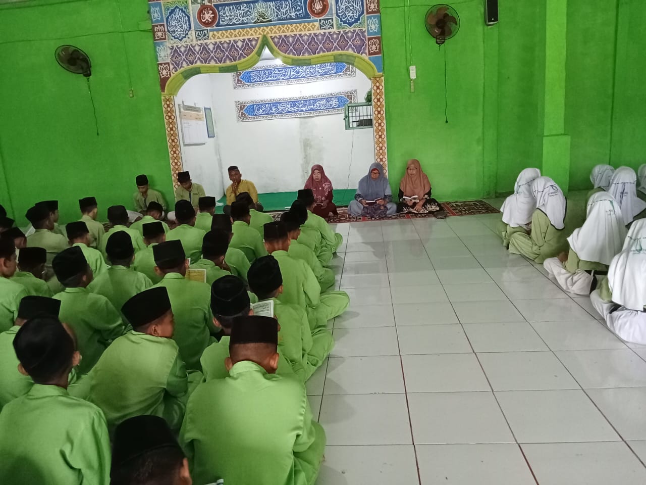 KEGIATAN KEAGAMAAN PERDANA PADA AWAL SEMESTER GENAP DI MTSN 5 BATANG HARI KEGIATAN KEAGAMAAN PERDANA PADA AWAL SEMESTER GENAP DI MTSN 5 BATANG HARI