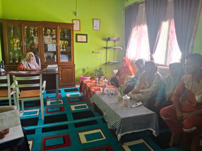 Panitia TKA MTsN 5 Batang Hari Gelar Rapat Persiapan di Ruang Kepala Madrasah Panitia TKA MTsN 5 Batang Hari Gelar Rapat Persiapan di Ruang Kepala Madrasah