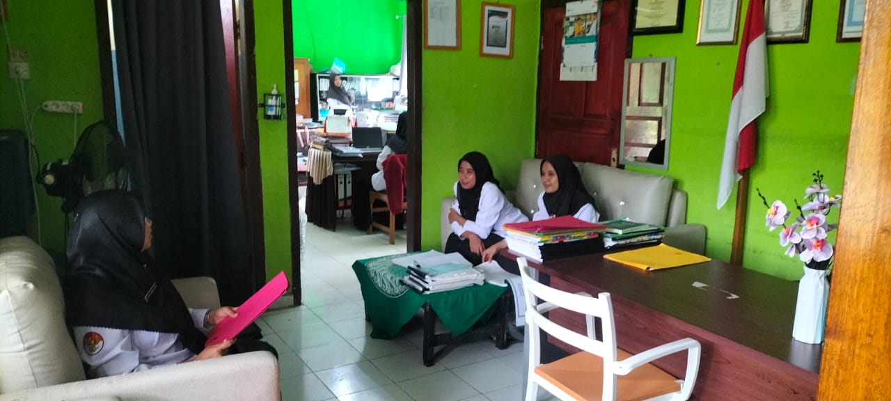 TINGKATKAN KINERJA, TIM HUMAS MTSN 5 BATANG HARI GELAR RAPAT INTERNAL TINGKATKAN KINERJA, TIM HUMAS MTSN 5 BATANG HARI GELAR RAPAT INTERNAL