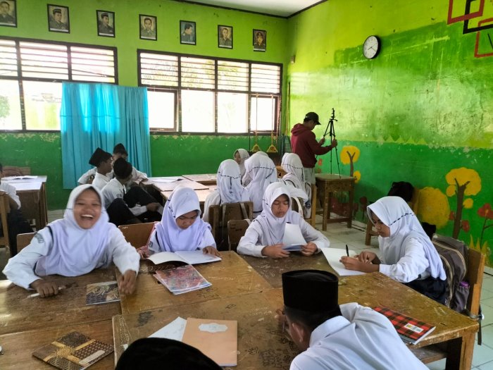 Tiga Guru Mapel Umum MTsN 5 Batang Hari Lakukan Pengambilan Video Pembelajaran untuk Persyaratan Ujian Kinerja PPG Daljab 2025 Tiga Guru Mapel Umum MTsN 5 Batang Hari Lakukan Pengambilan Video Pembelajaran untuk Persyaratan Ujian Kinerja PPG Daljab 2025