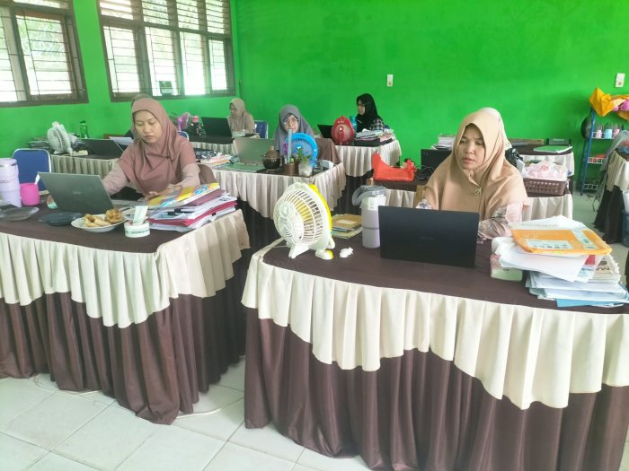 PJJ Tetap Berjalan, MTsN 5 Batang Hari Terus Semangat Mengajar PJJ Tetap Berjalan, MTsN 5 Batang Hari Terus Semangat Mengajar