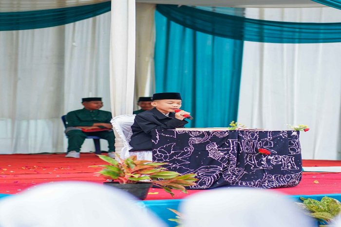 Qori Cilik MTsN 5 Batang Hari, Abizar Ramadhan Tampil Memukau pada Acara Pelepasan Siswa Kelas IX Qori Cilik MTsN 5 Batang Hari, Abizar Ramadhan Tampil Memukau pada Acara Pelepasan Siswa Kelas IX