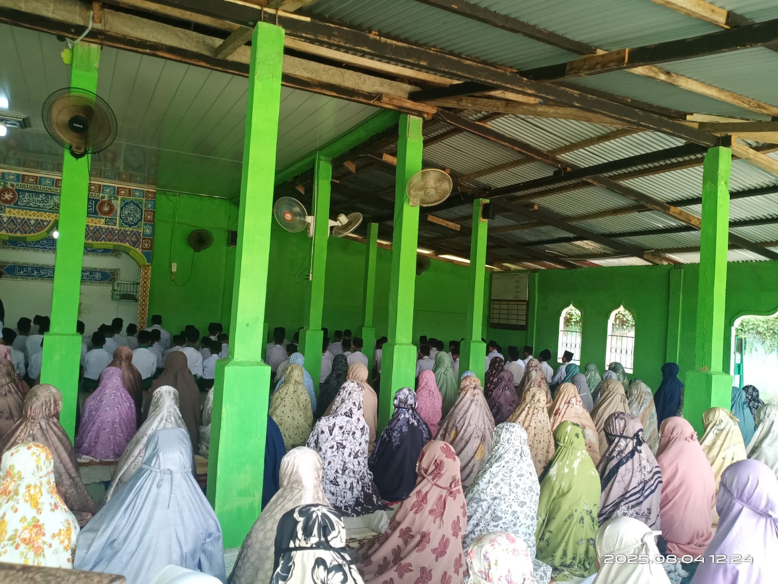 Pelaksanaan Sholat Dzuhur Berjamaah Sebagai Upaya Pembentukan Karakter Religius Pada Siswa