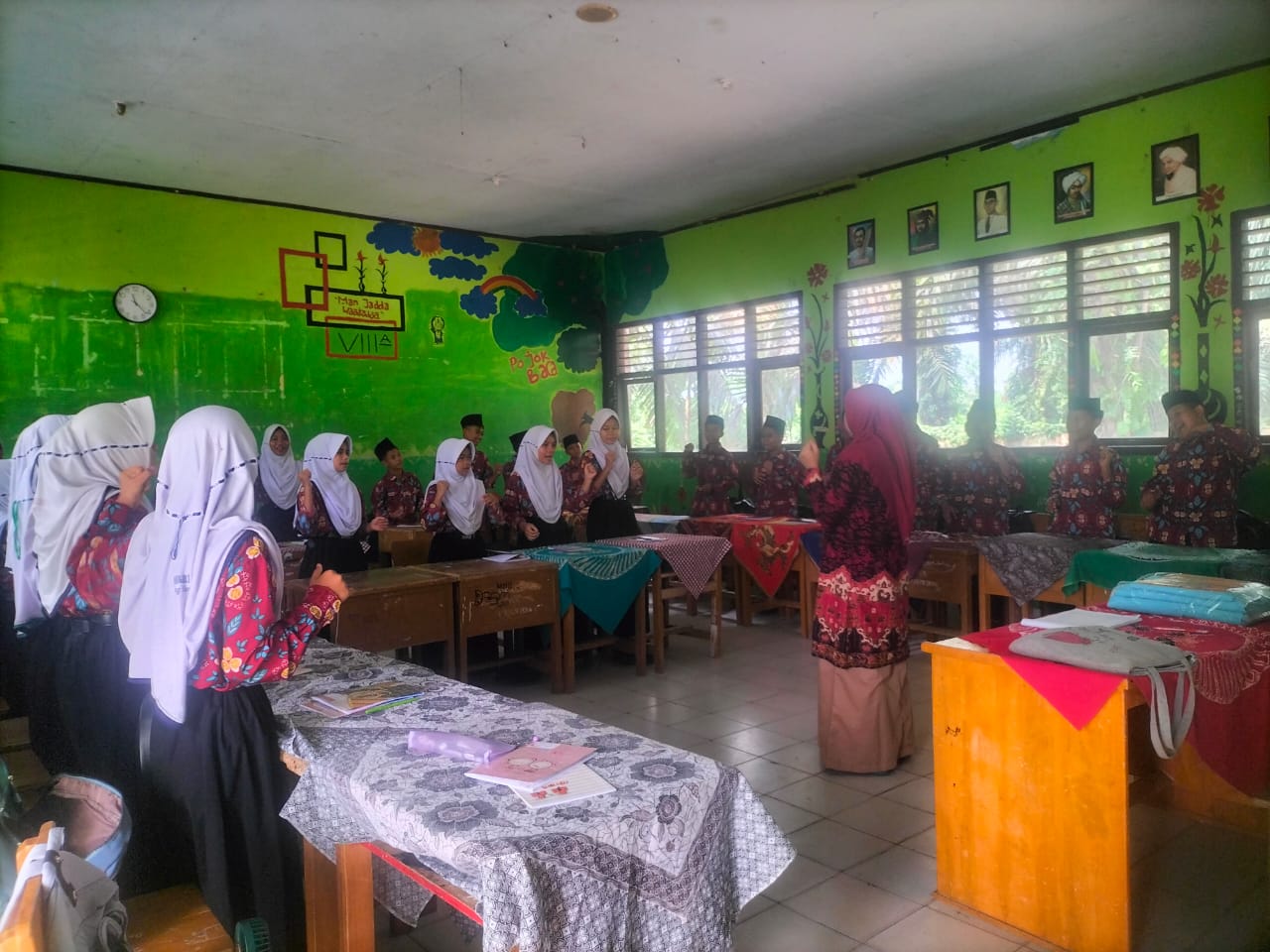 Dengan Ice Breaking, Siswa Kelas VIIIA MTsN 5 Batang Hari Antusias Ikuti Pembelajaran IPA Pada Terakhir Dengan Ice Breaking, Siswa Kelas VIIIA MTsN 5 Batang Hari Antusias Ikuti Pembelajaran IPA Pada Terakhir