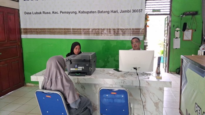 Staf TU MTsN 5 Batang Hari Berikan Pelayanan Prima melalui PTSP Staf TU MTsN 5 Batang Hari Berikan Pelayanan Prima melalui PTSP