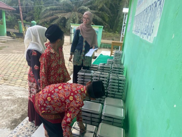 Dibalik Lancar dan Tertibnya Kegiatan MBG Hari Kedua MTsN 5 Batang Hari Dibalik Lancar dan Tertibnya Kegiatan MBG Hari Kedua MTsN 5 Batang Hari