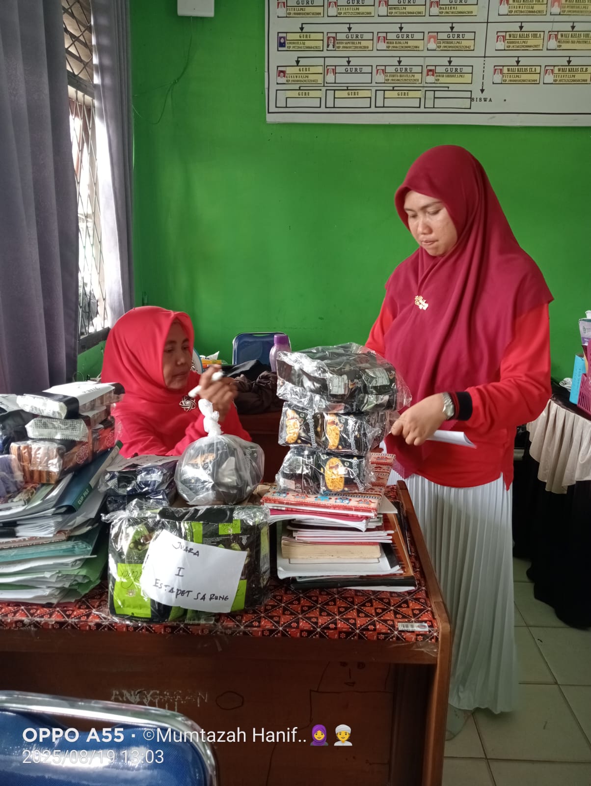 Panitia HUT RI ke-80 dan HUT MTsN 5 Batang Hari ke-22 Siapkan Hadiah untuk Para Juara
