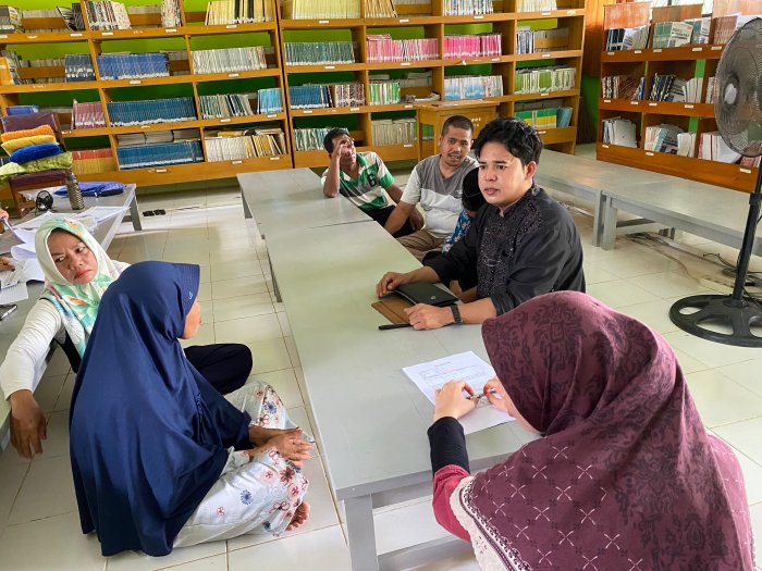 Guru BK Bersama Wali Kelas dan Orang Tua Lakukan Pendampingan Siswa Bermasalah Guru BK Bersama Wali Kelas dan Orang Tua Lakukan Pendampingan Siswa Bermasalah