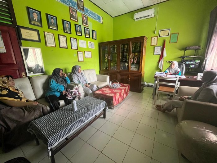 KEPALA MTsN 5 BATANG HARI GELAR RAPAT KOORDINASI BERSAMA PARA WAKA DAN GURU SENIOR BAHAS KOM KEPALA MTsN 5 BATANG HARI GELAR RAPAT KOORDINASI BERSAMA PARA WAKA DAN GURU SENIOR BAHAS KOM