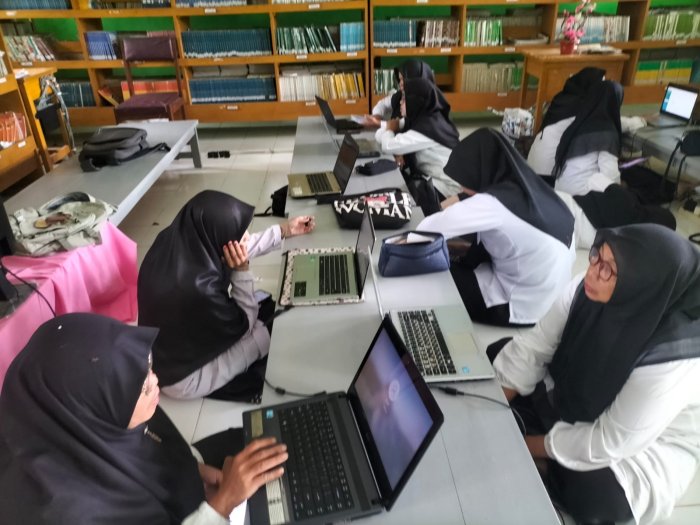 Manfaatkan Waktu Istirahat, PTK MTsN 5 Batang Hari Login EMISGTK.imp.id Manfaatkan Waktu Istirahat, PTK MTsN 5 Batang Hari Login EMISGTK.imp.id