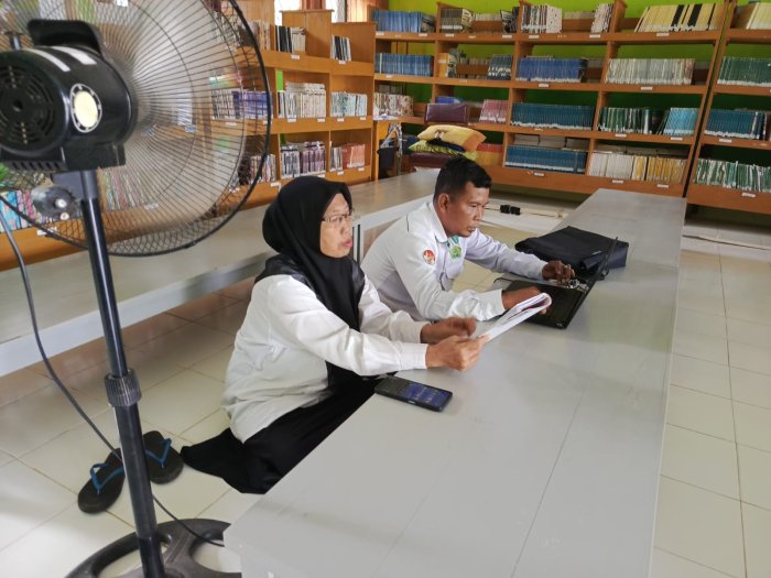 Tetap Produktif di Masa Libur, Tendik MTsN 5 Batang Hari Rampungkan Laporan Bulanan Tetap Produktif di Masa Libur, Tendik MTsN 5 Batang Hari Rampungkan Laporan Bulanan