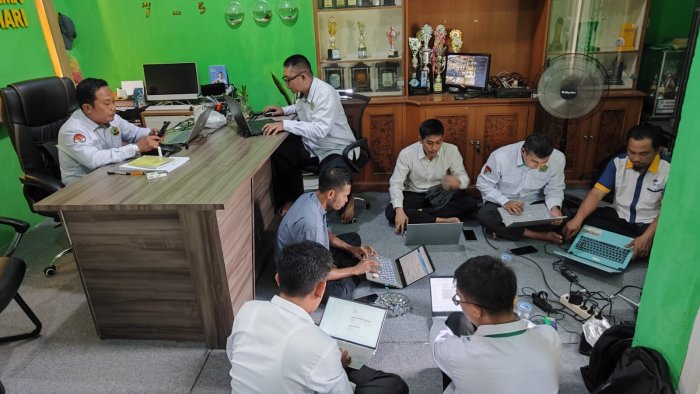 Operator MTsN 5 Batang Hari Ikuti Kegiatan Penyusunan Laporan WASDAL SIMAN Semester I Tahun 2026 Operator MTsN 5 Batang Hari Ikuti Kegiatan Penyusunan Laporan WASDAL SIMAN Semester I Tahun 2026