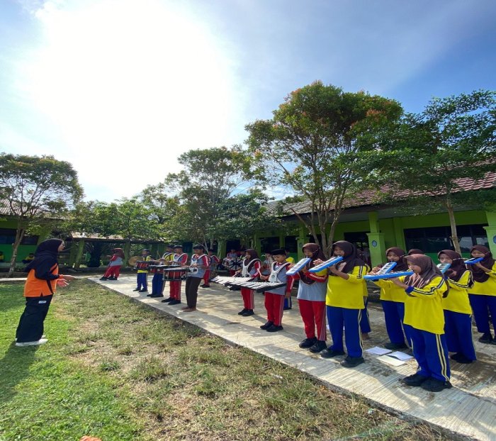 Drumband Al Ikhsan MTsN 5 Batang Hari Gelar Gladi Bersih untuk Pengiringan Upacara Bendera
