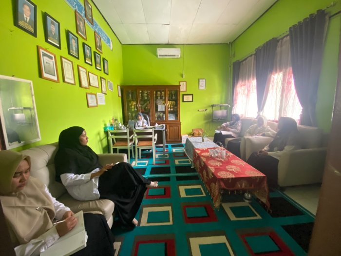 Kepala MTsN 5 Batang Hari Gelar Rapat Koordinasi Bersama Wakil Kepala Bahas Agenda Madrasah Kepala MTsN 5 Batang Hari Gelar Rapat Koordinasi Bersama Wakil Kepala Bahas Agenda Madrasah