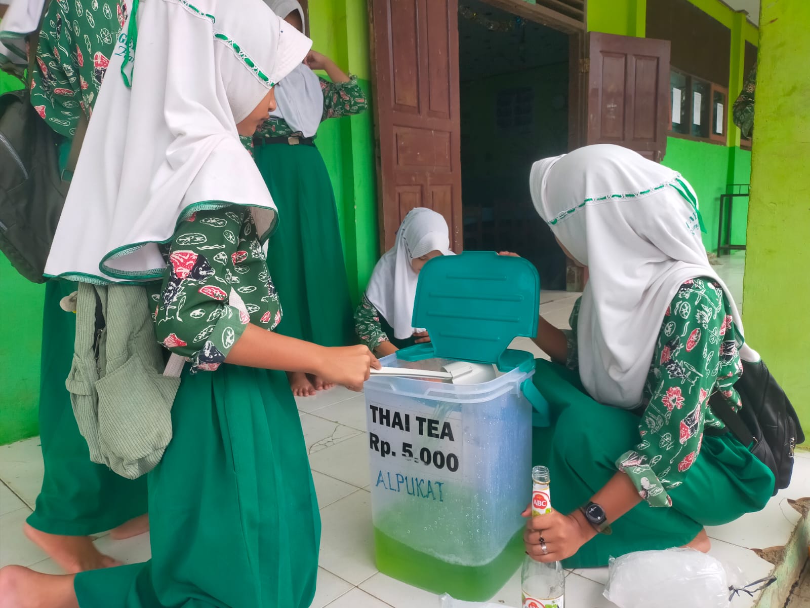 Siswa Kelas 9 MTsN 5 Batang Hari Tunjukkan Semangat dalam Ujian Praktik Siswa Kelas 9 MTsN 5 Batang Hari Tunjukkan Semangat dalam Ujian Praktik