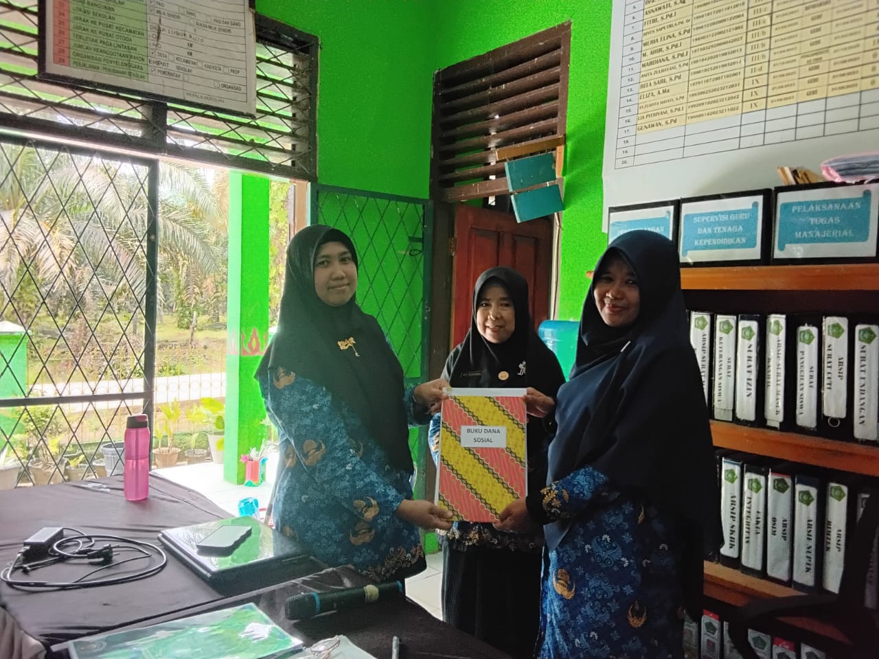 Transisi Kepengurusan Dana Sosial MTsN 5 Batang Hari Dilaksanakan Transisi Kepengurusan Dana Sosial MTsN 5 Batang Hari Dilaksanakan