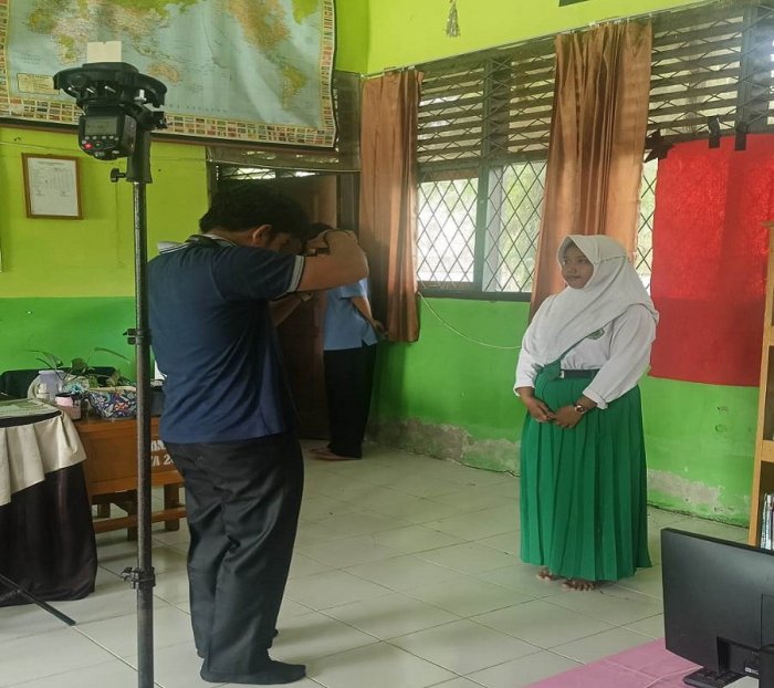 Siswa Kelas IX MTsN 5 Batang Hari Gelar Foto untuk Ijazah dan Keperluan Administrasi