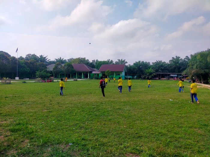 MTsN 5 Batang Hari Gelar Seleksi Tahap I Bidang Olahraga Sepak Bola