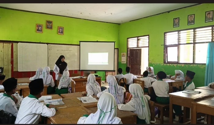 Guru MTsN 5 Batang Hari Terapkan Model PBL pada Mata Pelajaran IPA, Siswa Antusias Mengikuti Guru MTsN 5 Batang Hari Terapkan Model PBL pada Mata Pelajaran IPA, Siswa Antusias Mengikuti