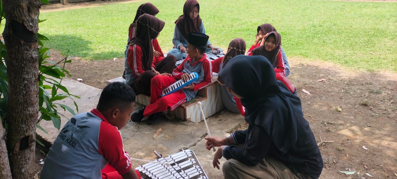 DRUMBAND MTSN 5 BATANG HARI FOKUS LATIHAN PIANIKA DAN BELIRA