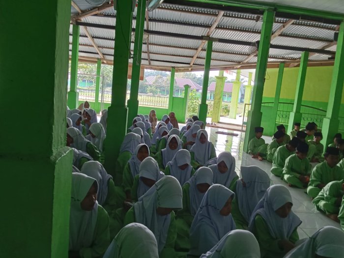 Kuatkan Keimanan, MTsN 5 Batang Hari Laksanakan Yasinan Bersama Setiap Jumat Kuatkan Keimanan, MTsN 5 Batang Hari Laksanakan Yasinan Bersama Setiap Jumat