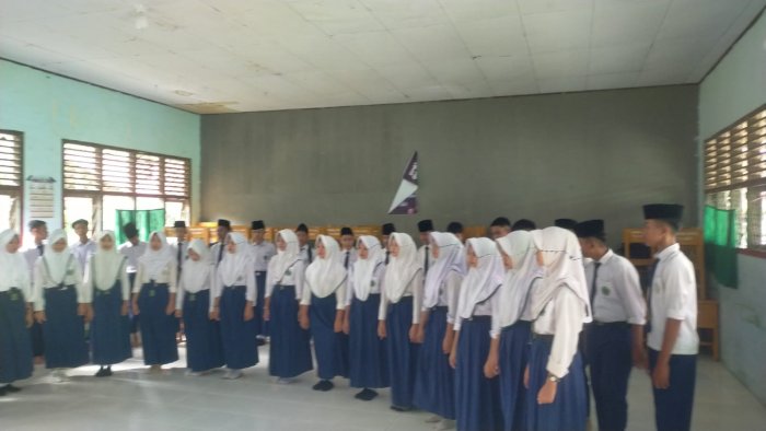 Siswa Kelas IX MTsN 5 Batang Hari Intensif Latihan Paduan Suara Jelang Acara Pelepasan