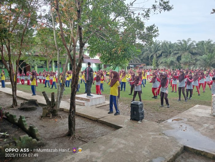 MTsN 5 Batang Hari Awali Sabtu Pagi dengan Senam Bersama MTsN 5 Batang Hari Awali Sabtu Pagi dengan Senam Bersama