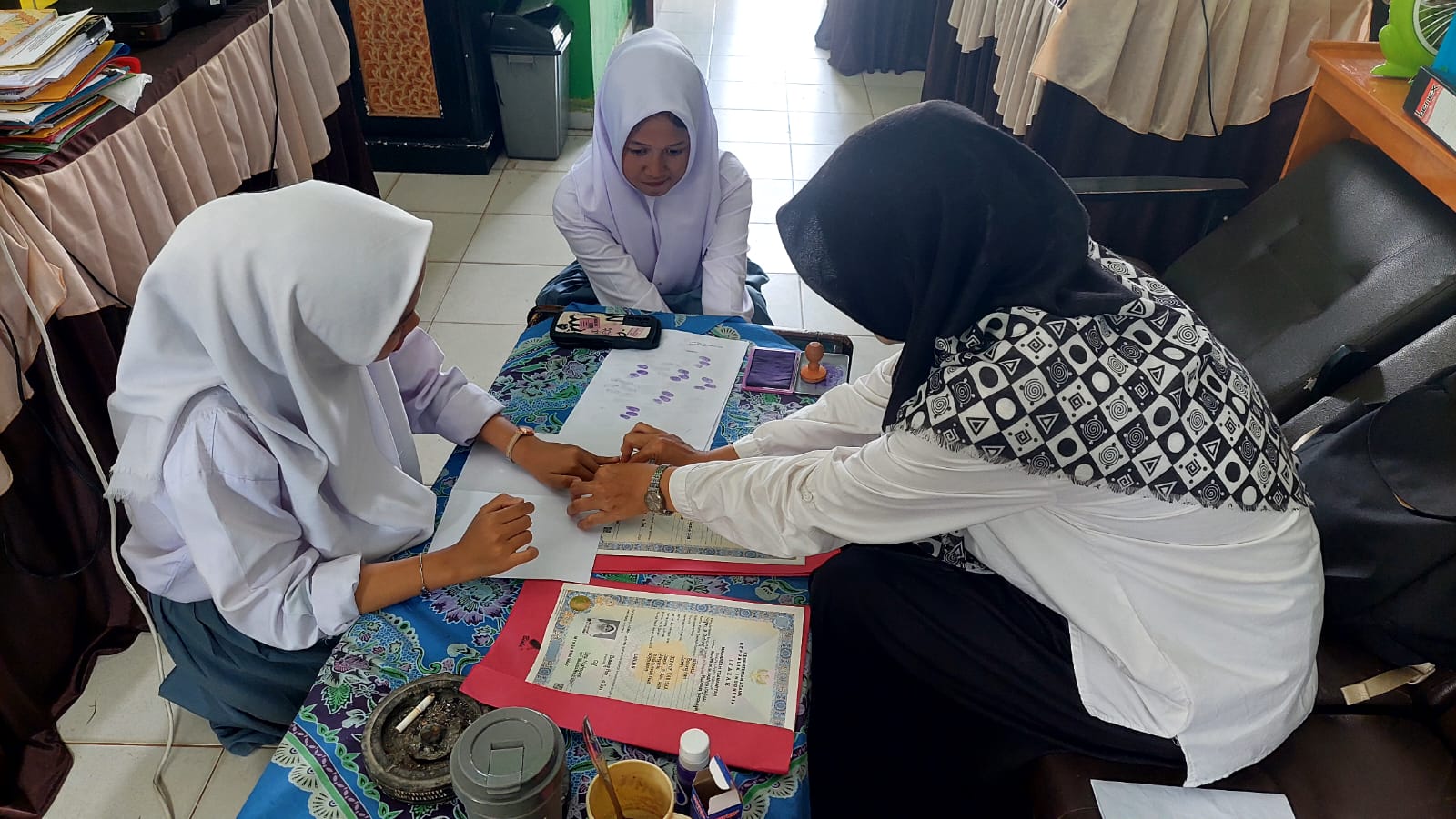 SISWA-SISWI KELAS IX 2023/2024 SIDIK JARI IJAZAH SEKALIGUS PENYERAHAN IJAZAH