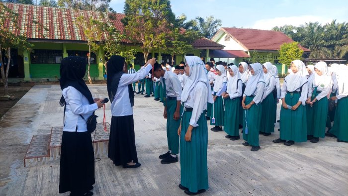 Kaur TU MTsN 5 Batang Hari Buka Kegiatan Asesmen Madrasah Secara Simbolis Kaur TU MTsN 5 Batang Hari Buka Kegiatan Asesmen Madrasah Secara Simbolis