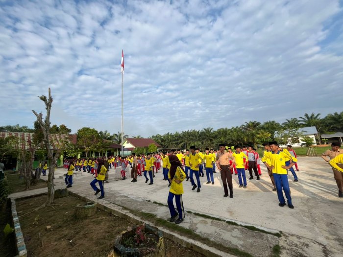 MTsN 5 Batang Hari Awali Kegiatan dengan Senam Bersama Sebelum Pembelajaran Dimulai