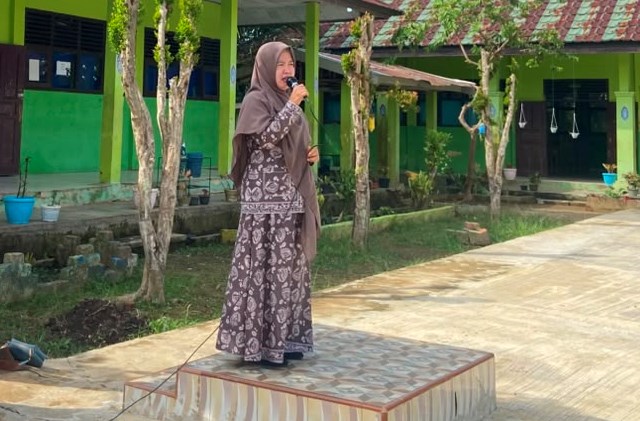 Wakasis MTsN 5 Batang Hari Tutup Kegiatan Classmeeting Semester Genap T.A 2025/2026 Wakasis MTsN 5 Batang Hari Tutup Kegiatan Classmeeting Semester Genap T.A 2025/2026