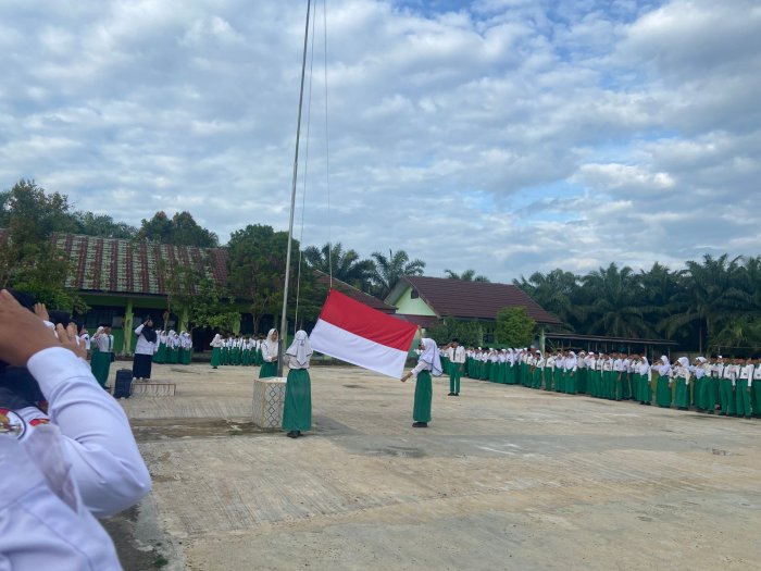 MTsN 5 Batang Hari Gelar Upacara Bendera Penuh Hikmat MTsN 5 Batang Hari Gelar Upacara Bendera Penuh Hikmat