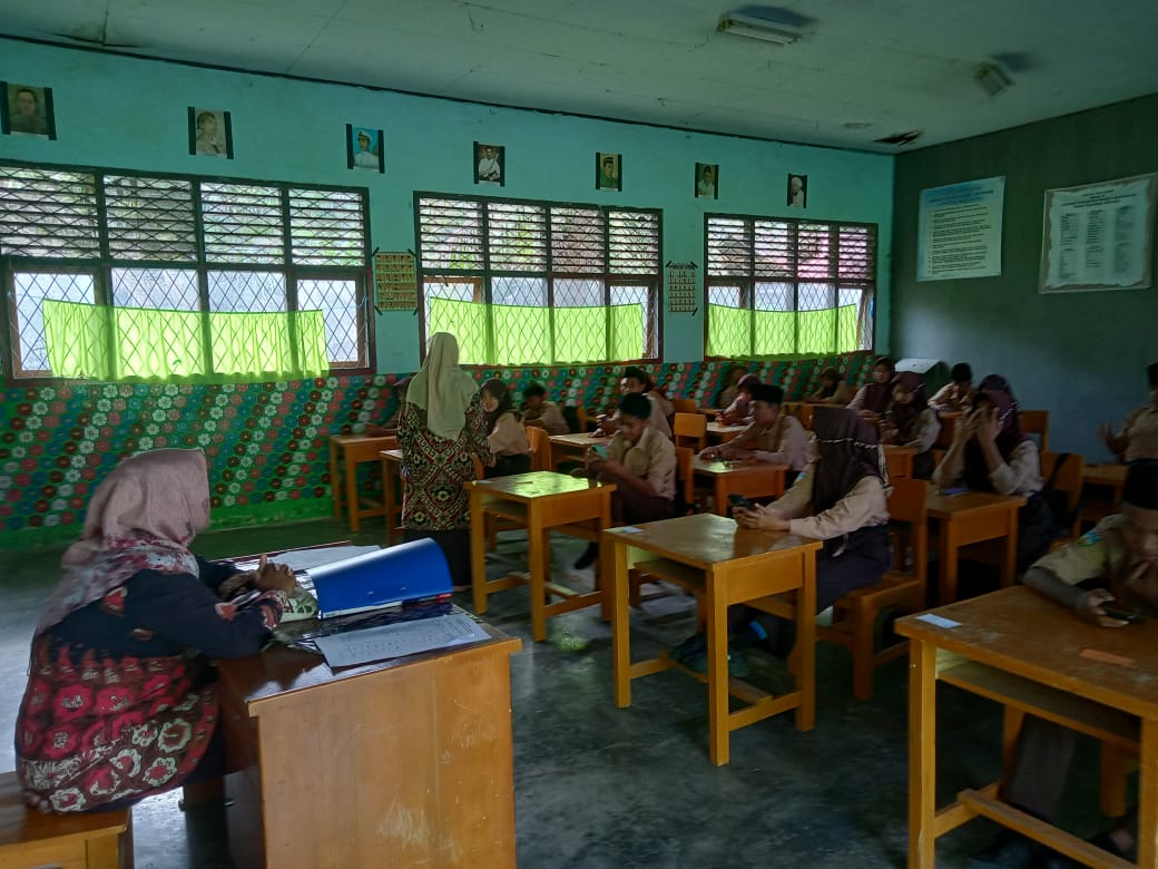 PELAKSANAAN ASESMEN SUMATIF AKHIR SEMESTER GANJIL 2024/2025 DI MTSN 5 BATANG HARI BERJALAN LANCAR