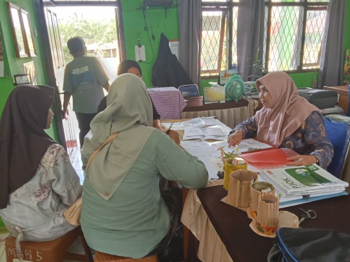 Panitia PMB MTsN 5 Batang Hari Berikan Pelayanan Terbaik pada Pendaftaran Jalur Reguler TA 2026/2027 Panitia PMB MTsN 5 Batang Hari Berikan Pelayanan Terbaik pada Pendaftaran Jalur Reguler TA 2026/2027