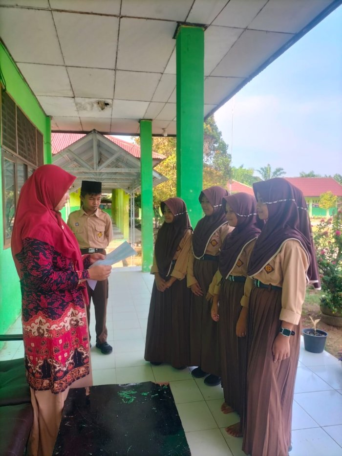 Waka Humas MTsN 5 Batang Hari Pastikan Kelancaran Pencairan Beasiswa PIP Tahap 1 Tahun 2025