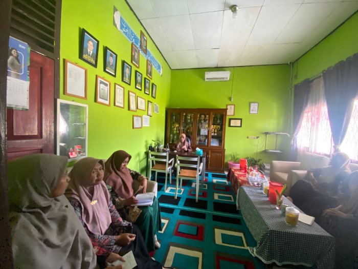 Perkuat Sinergi, Kepala MTsN 5 Batang Hari Gelar Rapat Koordinasi Bersama Para Wakil Kepala, Kaur TU, dan Guru Senior