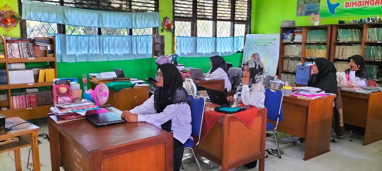 INTIP KESIBUKAN GURU DALAM MENGISI AKUN GURU DI EMIS