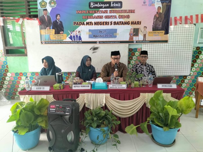 Kepala Kemenag Batang Hari Buka Bimtek Implementasi Kurikulum Berbasis Cinta di MTsN 5 Batang Hari Kepala Kemenag Batang Hari Buka Bimtek Implementasi Kurikulum Berbasis Cinta di MTsN 5 Batang Hari