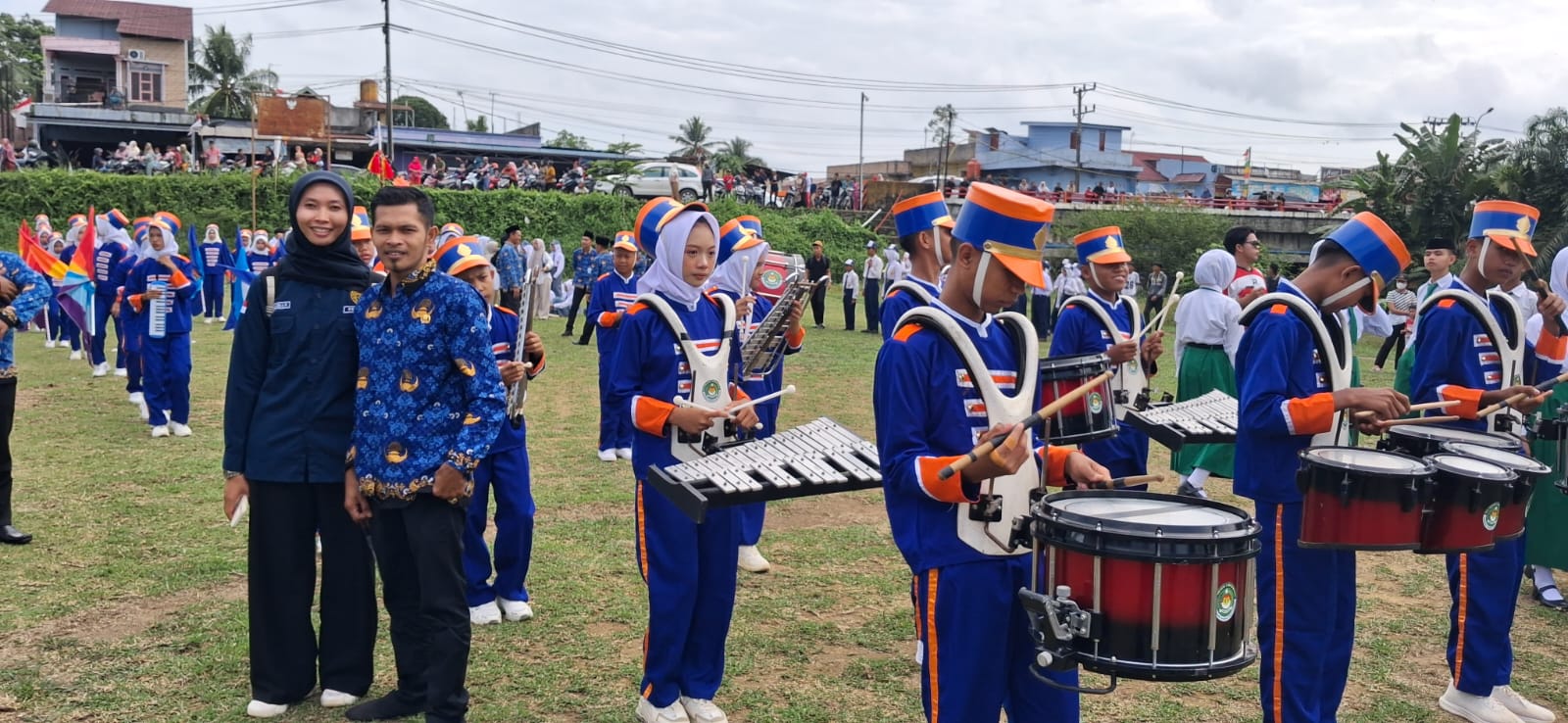 Drum Band MTsN 5 Batang Hari Meriahkan Lomba Pawai HUT RI di Kecamatan Pemayung Drum Band MTsN 5 Batang Hari Meriahkan Lomba Pawai HUT RI di Kecamatan Pemayung