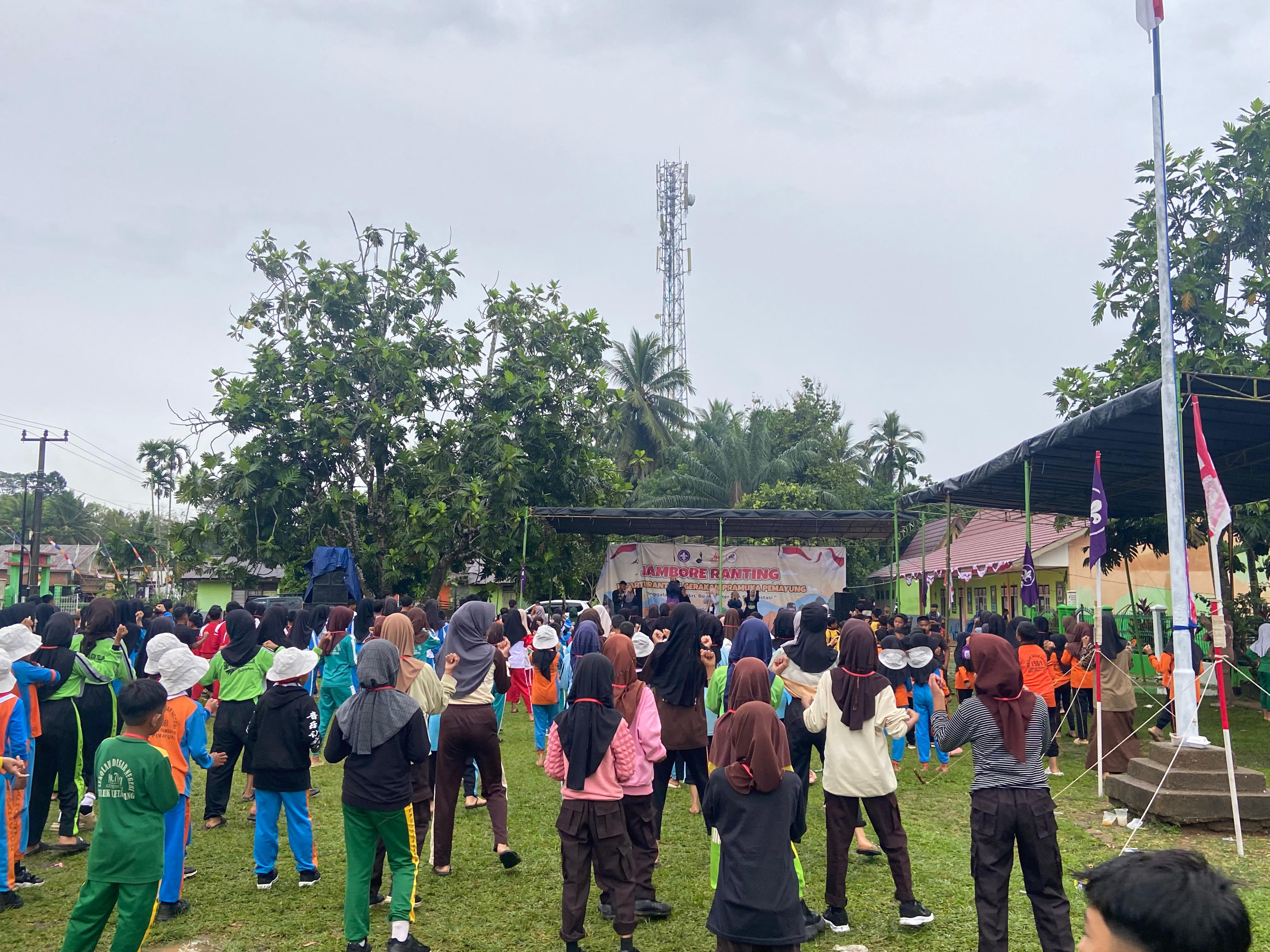 Peserta Jambore Ranting Pemayung Semangat Ikuti Senam Pagi Peserta Jambore Ranting Pemayung Semangat Ikuti Senam Pagi