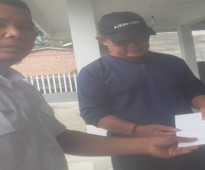 Satpam MTsN 5 Batang Hari Antarkan Undangan Rapat Komite ke Orang Tua Siswa Satpam MTsN 5 Batang Hari Antarkan Undangan Rapat Komite ke Orang Tua Siswa