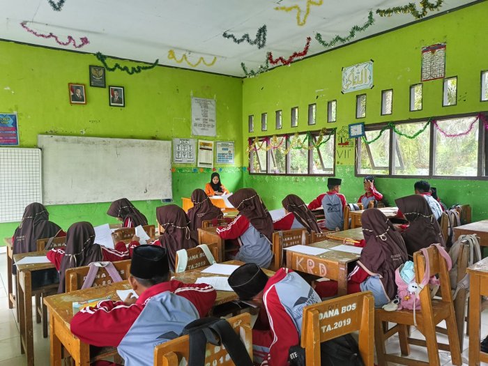 Mahasiswa UNJA Gelar Riset Evaluasi Hasil Belajar Siswa Kelas VII di MTsN 5 Batang Hari