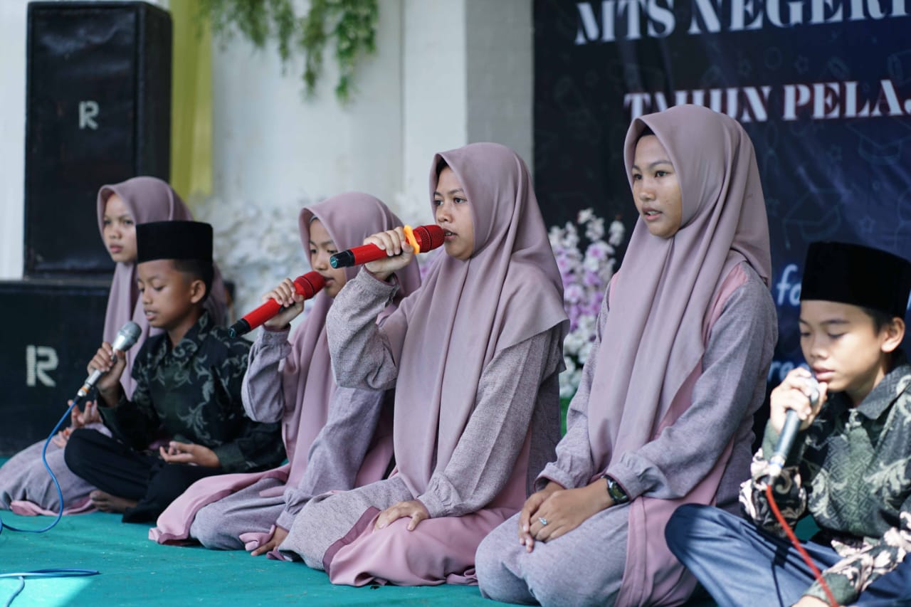 Mengenal Qori dan Qoriah Terbaik MTsN 5 Batang Hari Mengenal Qori dan Qoriah Terbaik MTsN 5 Batang Hari
