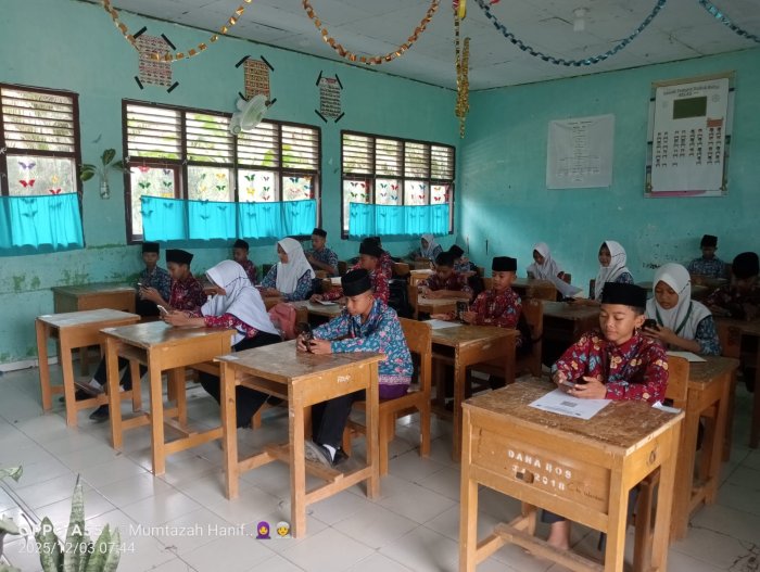 Antusias Peserta Ujian ASAS Semester Ganjil 2025/2026 Hari Ketiga, Siswa Semakin Semangat Kerjakan Soal Antusias Peserta Ujian ASAS Semester Ganjil 2025/2026 Hari Ketiga, Siswa Semakin Semangat Kerjakan Soal