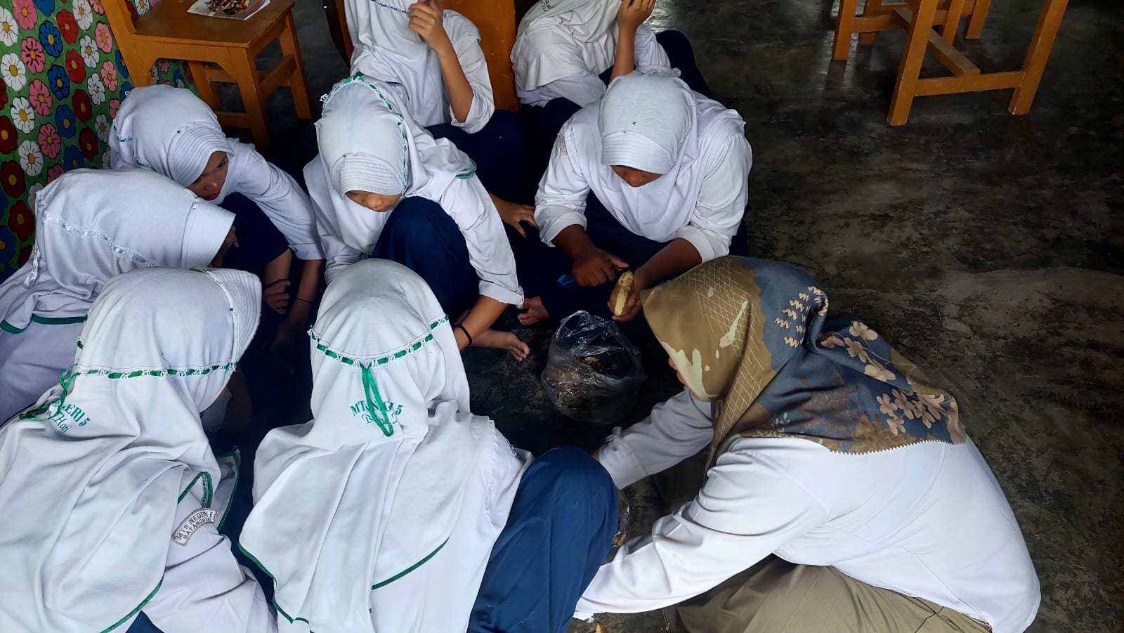 Pengelolaan Sumber Daya Alam Berbasis Kearifan Lokal Tema P5 Kelas VIIC : membuat Singkong Karamel Pengelolaan Sumber Daya Alam Berbasis Kearifan Lokal Tema P5 Kelas VIIC : membuat Singkong Karamel