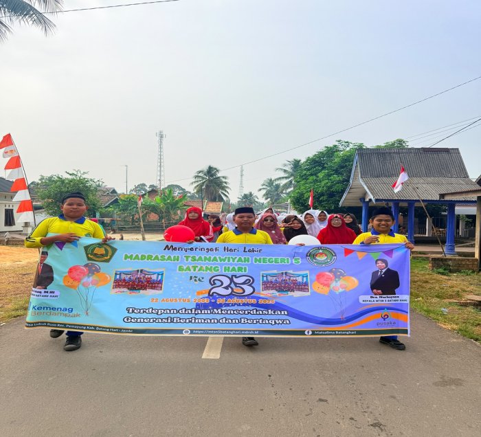 MTsN 5 Batang Hari Gelar Jalan Santai Semarakkan HUT RI ke-81 dan HUT Madrasah ke-23