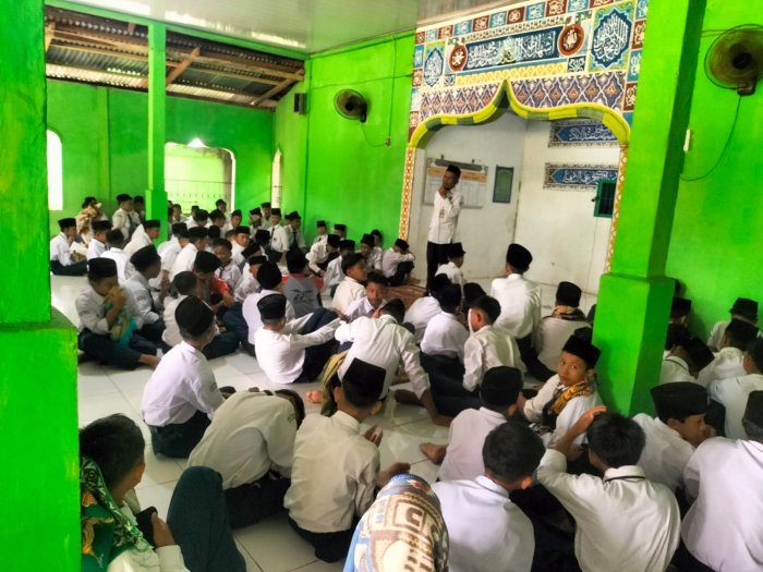 Penyuluh Agama Kecamatan Pemayung Beri Penyuluhan Agama kepada Siswa MTsN 5 Batang Hari Penyuluh Agama Kecamatan Pemayung Beri Penyuluhan Agama kepada Siswa MTsN 5 Batang Hari