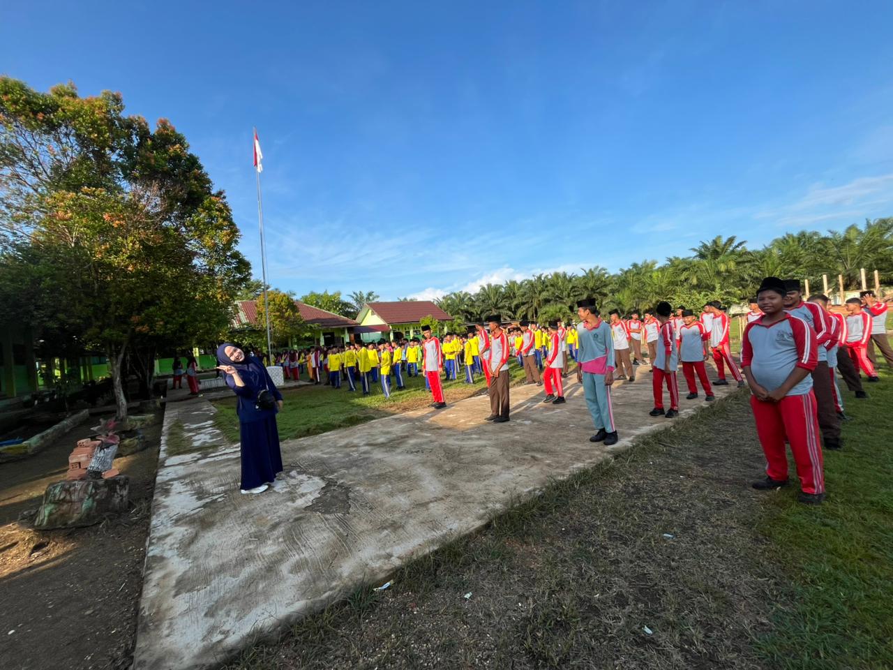 Hidup Sehat : MTsN 5 Batang Hari Laksanakan Senam Anak Indonesia Hebat Hidup Sehat : MTsN 5 Batang Hari Laksanakan Senam Anak Indonesia Hebat