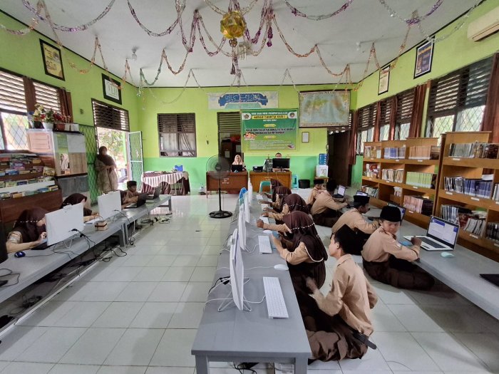 Pelaksanaan ANBK Hari Kedua Sesi 1 di MTsN 5 Batang Hari Berjalan Lancar Pelaksanaan ANBK Hari Kedua Sesi 1 di MTsN 5 Batang Hari Berjalan Lancar