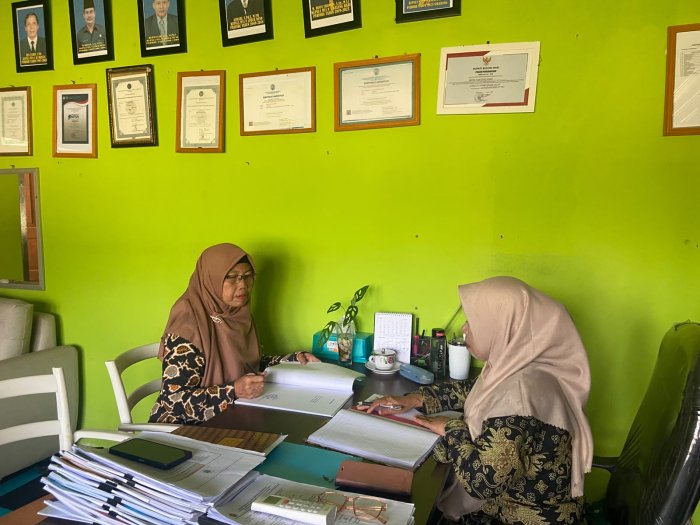 Supervisi Administrasi Ditutup, Kepala MTsN 5 Batang Hari Evaluasi Kinerja Guru dan Staf TU Supervisi Administrasi Ditutup, Kepala MTsN 5 Batang Hari Evaluasi Kinerja Guru dan Staf TU